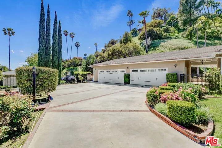 1535 Glenmont Drive, Glendale, California 91207