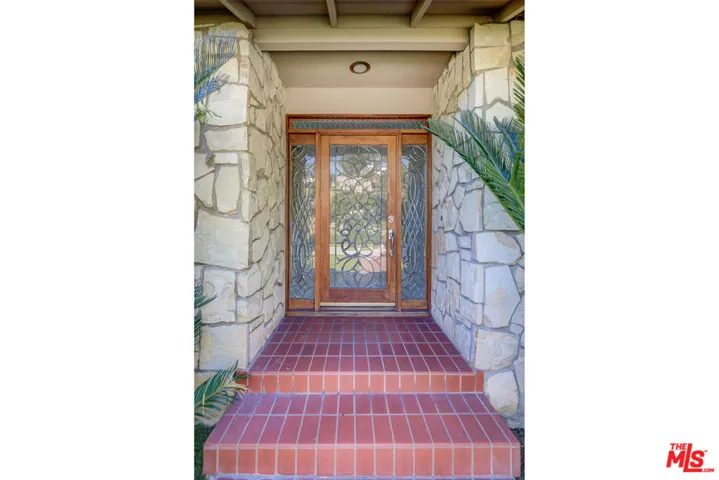 1535 Glenmont Drive, Glendale, California 91207