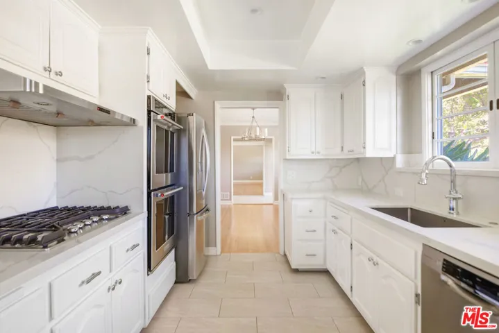 1535 Glenmont Drive, Glendale, California 91207