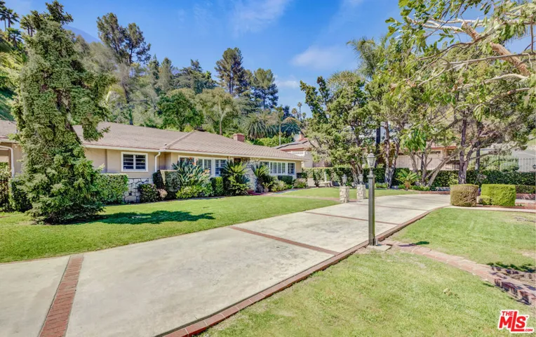 1535 Glenmont Drive, Glendale, California 91207