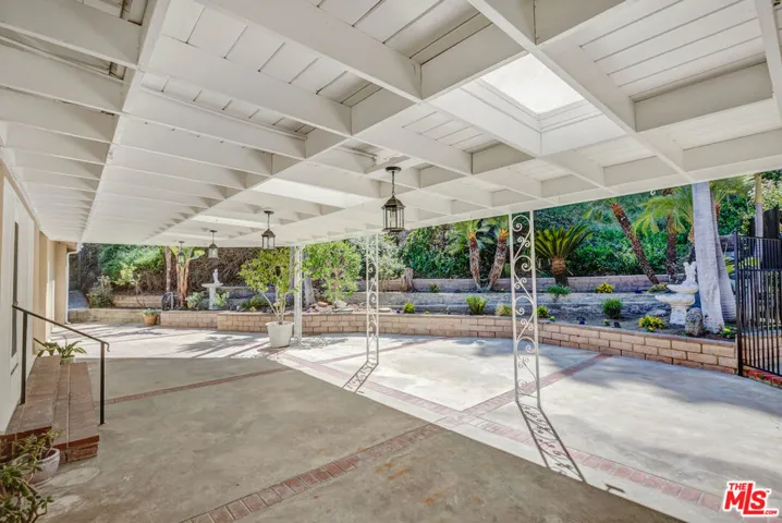 1535 Glenmont Drive, Glendale, California 91207