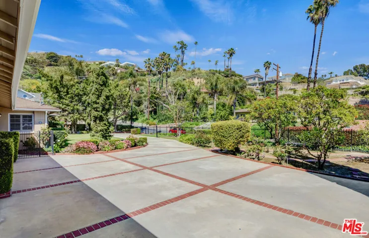 1535 Glenmont Drive, Glendale, California 91207