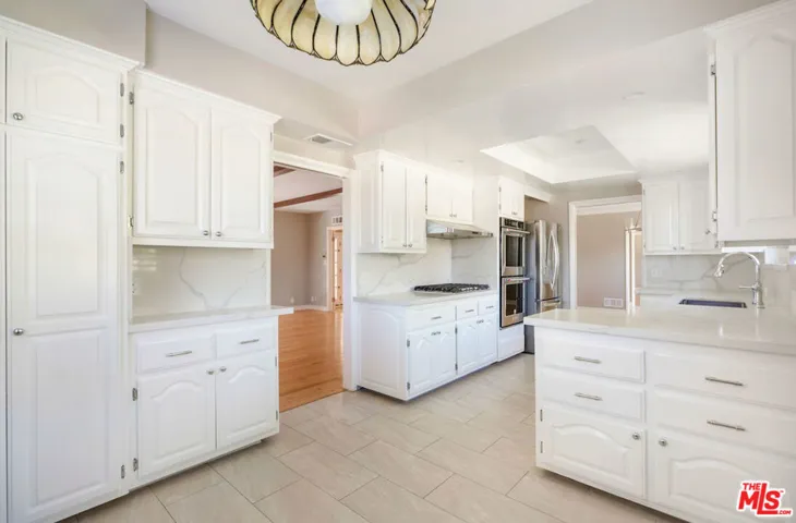 1535 Glenmont Drive, Glendale, California 91207