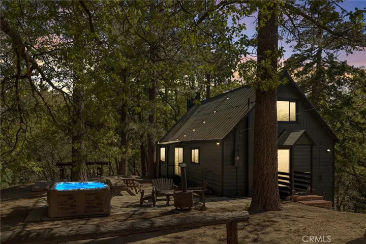 What a romantic setting at night!