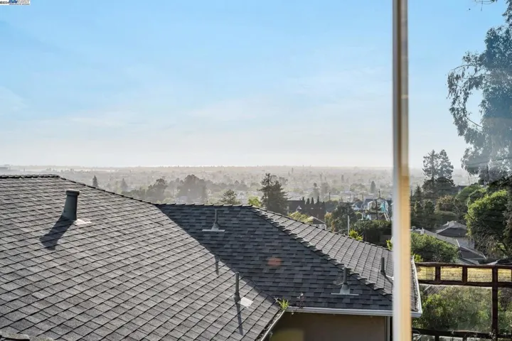 8482 Ney Ave, Oakland, California 94605