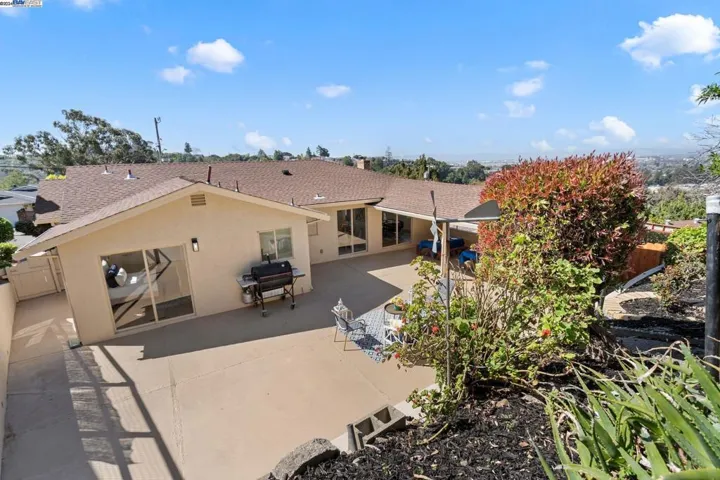 8482 Ney Ave, Oakland, California 94605