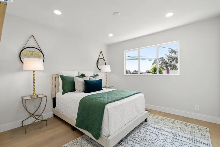 8482 Ney Ave, Oakland, California 94605