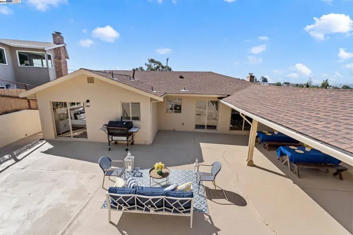 8482 Ney Ave, Oakland, California 94605