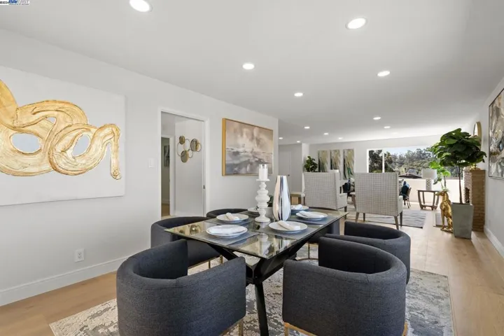 8482 Ney Ave, Oakland, California 94605