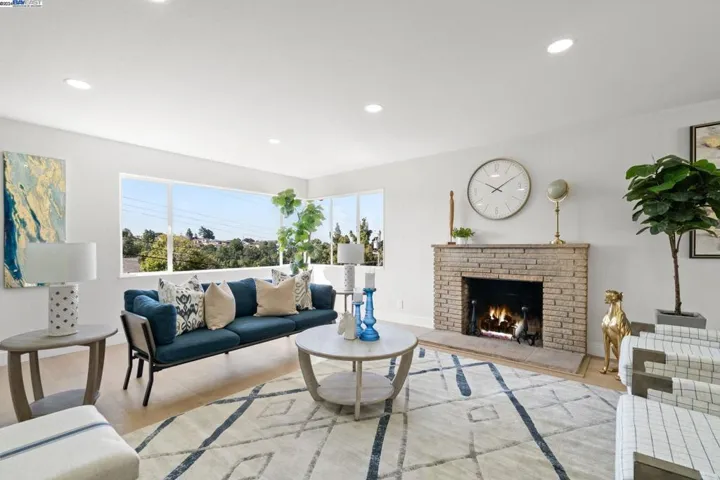 8482 Ney Ave, Oakland, California 94605