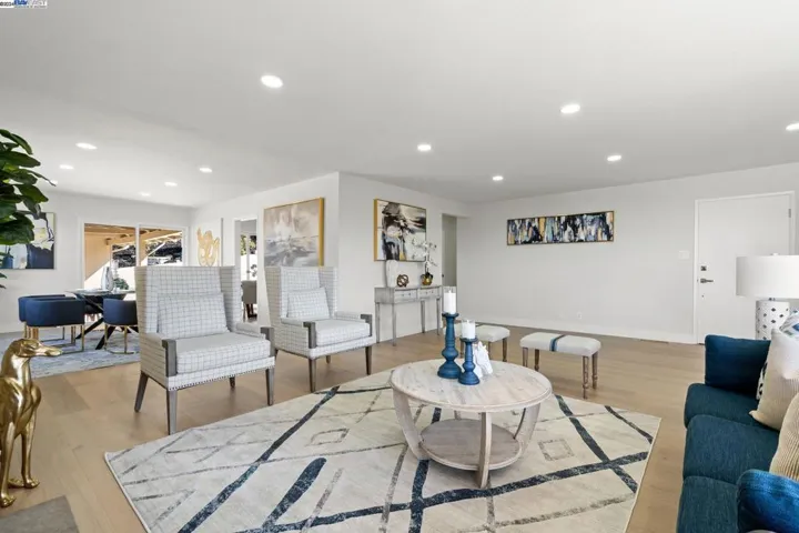 8482 Ney Ave, Oakland, California 94605