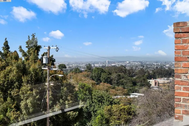 8482 Ney Ave, Oakland, California 94605
