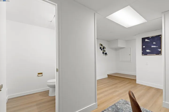8482 Ney Ave, Oakland, California 94605
