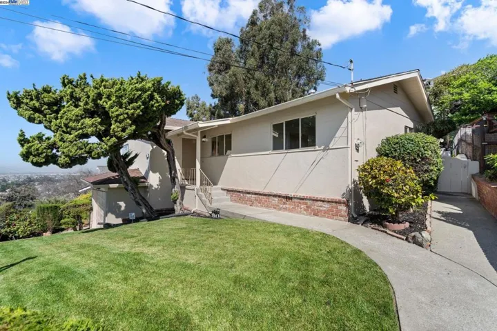 8482 Ney Ave, Oakland, California 94605