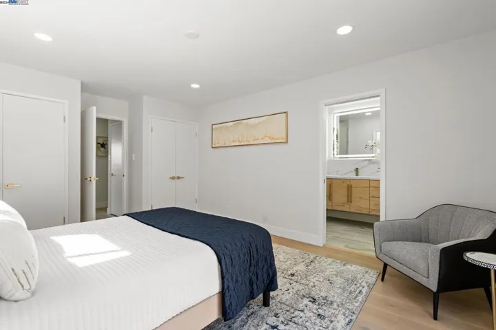 8482 Ney Ave, Oakland, California 94605