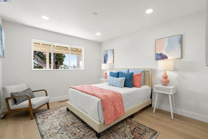 8482 Ney Ave, Oakland, California 94605