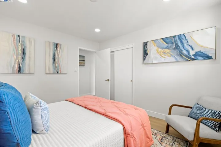 8482 Ney Ave, Oakland, California 94605