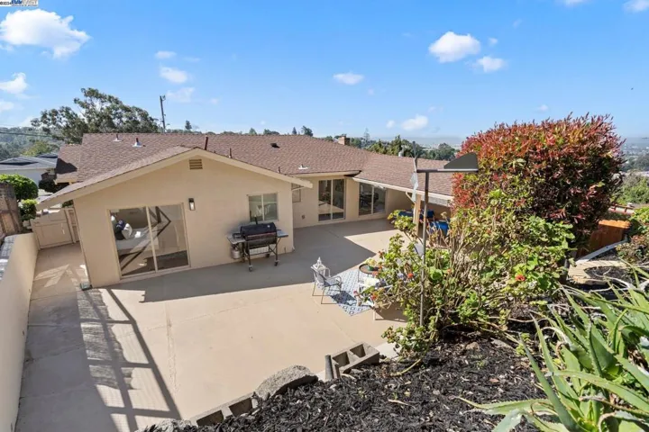 8482 Ney Ave, Oakland, California 94605