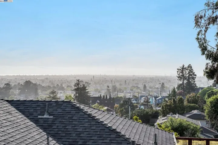 8482 Ney Ave, Oakland, California 94605