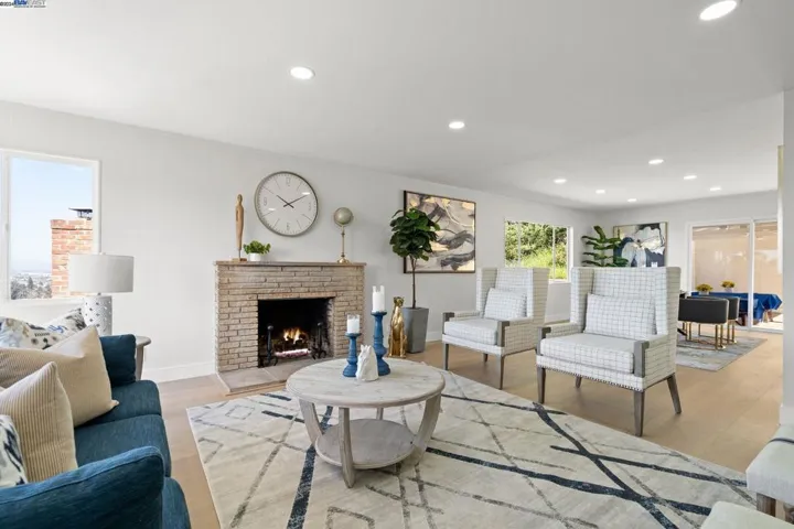 8482 Ney Ave, Oakland, California 94605
