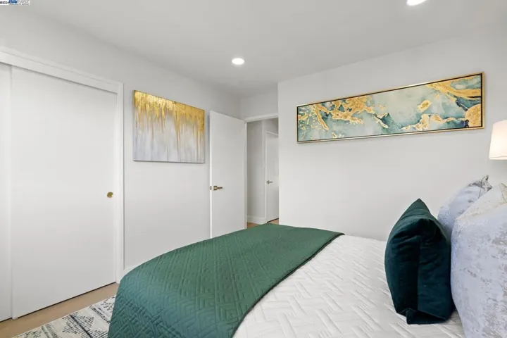 8482 Ney Ave, Oakland, California 94605