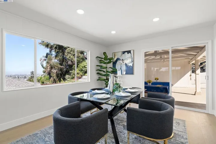 8482 Ney Ave, Oakland, California 94605