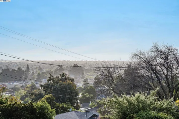 8482 Ney Ave, Oakland, California 94605