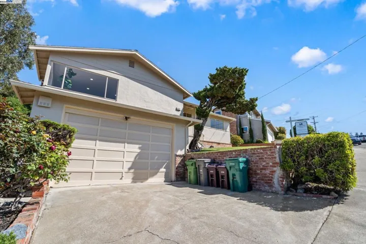 8482 Ney Ave, Oakland, California 94605