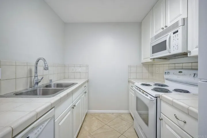 8338 Regents 1-o, San Diego, California 92122