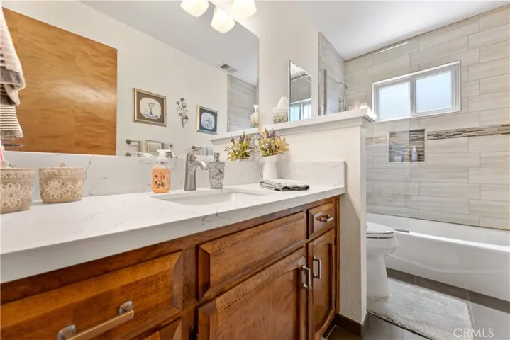 1566 E Ben Franklin Avenue, Tulare, California 93274