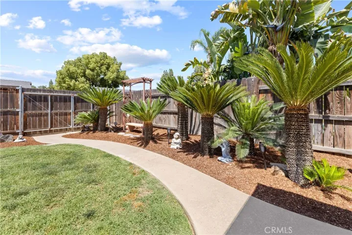 1566 E Ben Franklin Avenue, Tulare, California 93274