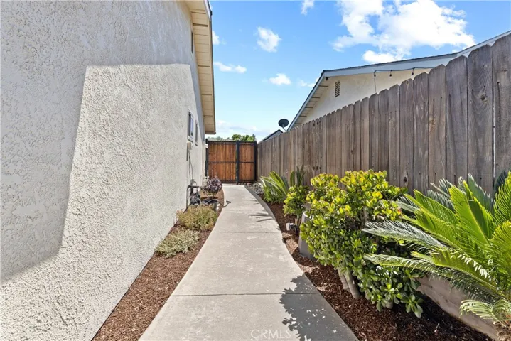 1566 E Ben Franklin Avenue, Tulare, California 93274