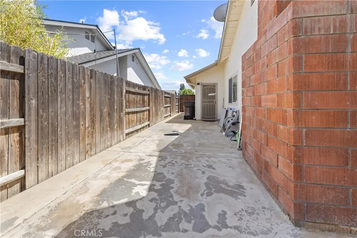 1566 E Ben Franklin Avenue, Tulare, California 93274