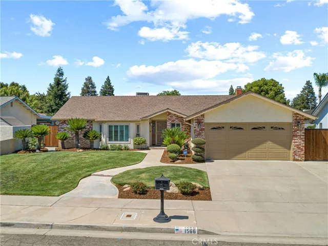 1566 E Ben Franklin Avenue, Tulare, California 93274