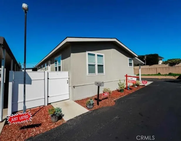 213 Parrot Lane, Fountain Valley, California 92708