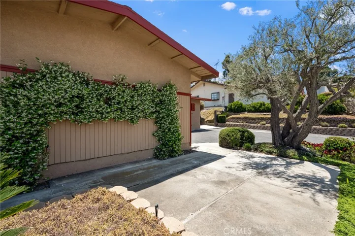 2030 Santa Rena Drive, Rancho Palos Verdes, California 90275