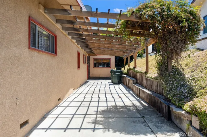 2030 Santa Rena Drive, Rancho Palos Verdes, California 90275