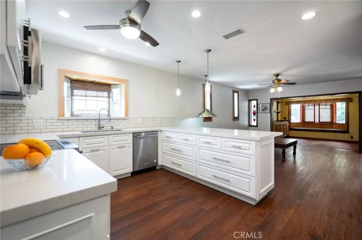 2030 Santa Rena Drive, Rancho Palos Verdes, California 90275
