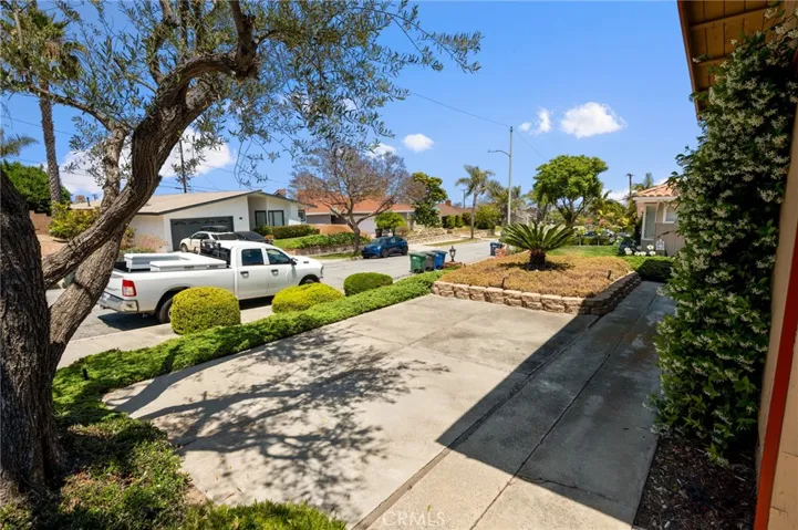 2030 Santa Rena Drive, Rancho Palos Verdes, California 90275