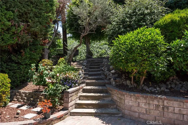 2030 Santa Rena Drive, Rancho Palos Verdes, California 90275