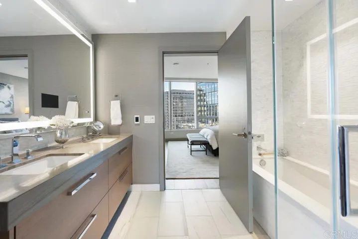 888 W E Street 1304, San Diego, California 92101