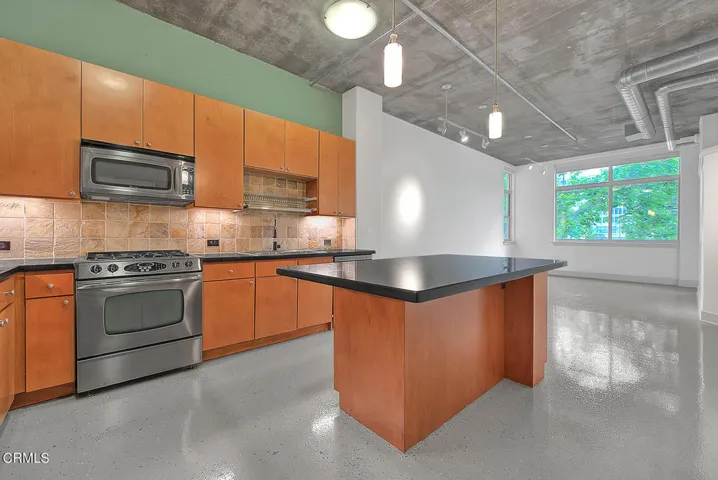 Kitchen (4 of 12)