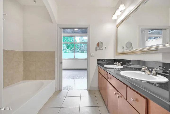 Bathroom (5 of 9)