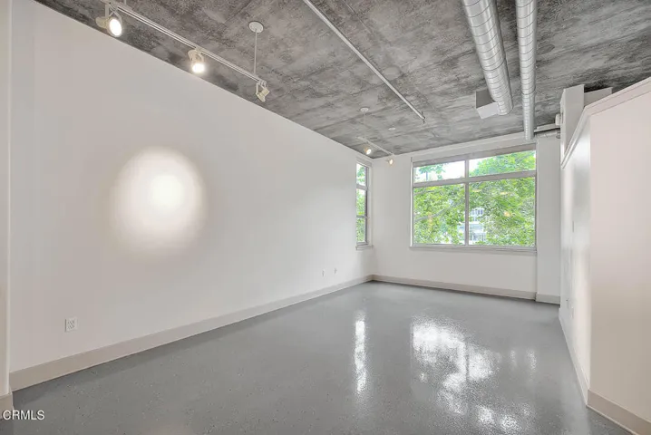 Living Room (1 of 6)