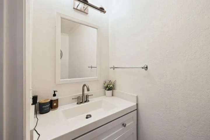 1380 Rosita Road, Pacifica, California 94044