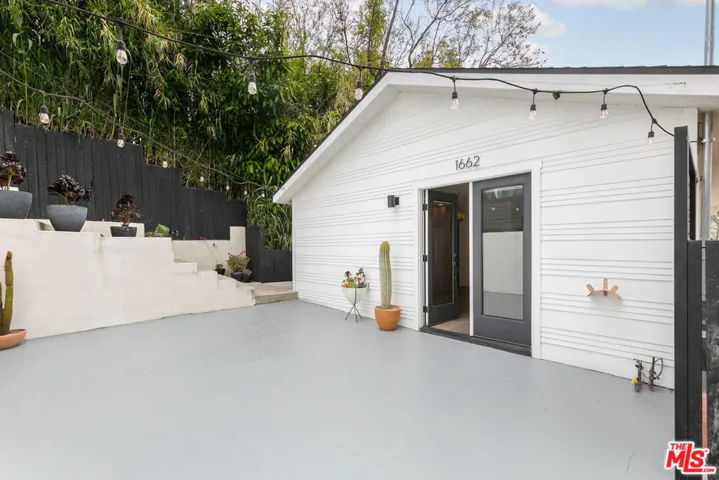 1662 N Benton Way, Los Angeles, California 90026