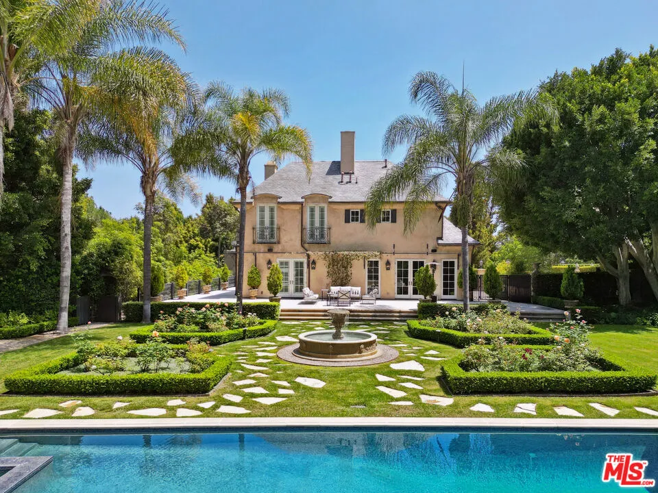 952 N Alpine Drive, Beverly Hills, California 90210, 8 Bedrooms Bedrooms, ,12 BathroomsBathrooms,Residential Lease,For Rent,Alpine,24399581