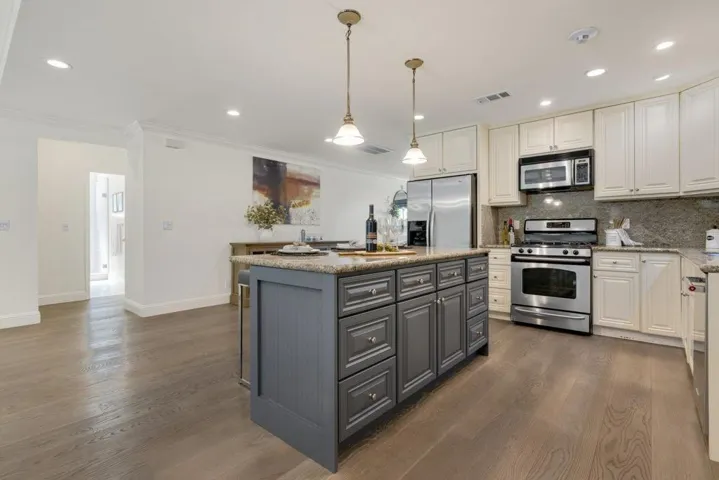 330 Fairbanks Avenue, Campbell, California 95008