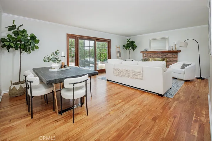 Dining room / Living room