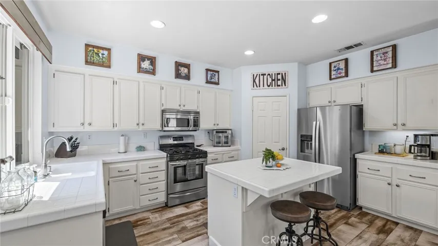 1137 Acapulco Circle, Corona, California 92882